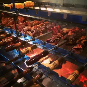 Churrasqueira com espetos giratórios